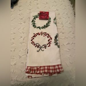 Set of two holiday kitchen towels